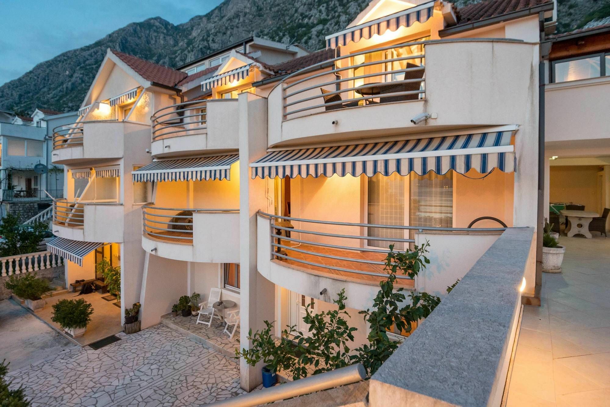 Apartments Ivardic โกตอร์ ภายนอก รูปภาพ